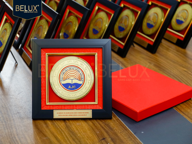 Lô 50 tranh AJC 20x20cm bằng đồng thiết kế theo yêu cầu